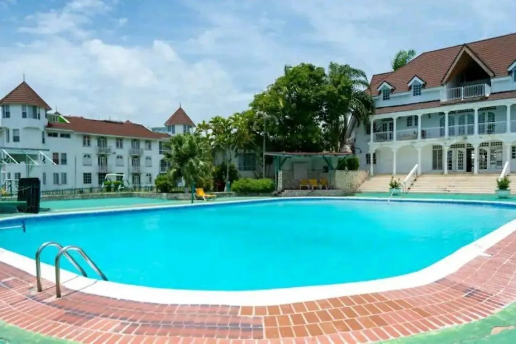 Cozy Apartment W/Ocean View, Pool & Beach Access Montego Bay Jamaica
