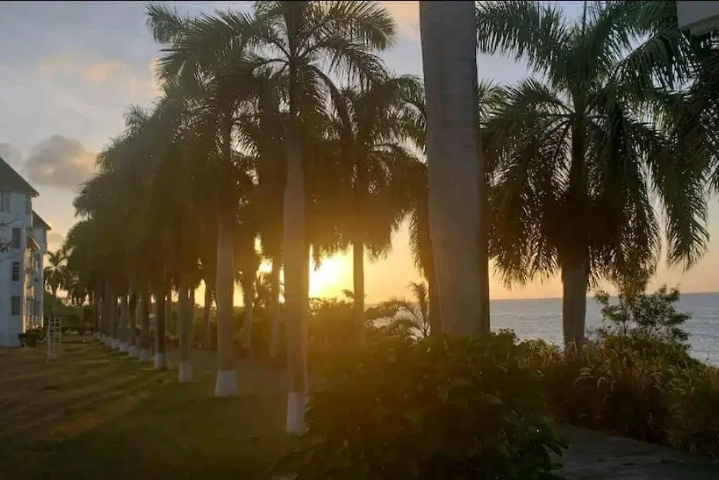 Cozy Apartment W/Ocean View, Pool & Beach Access Montego Bay